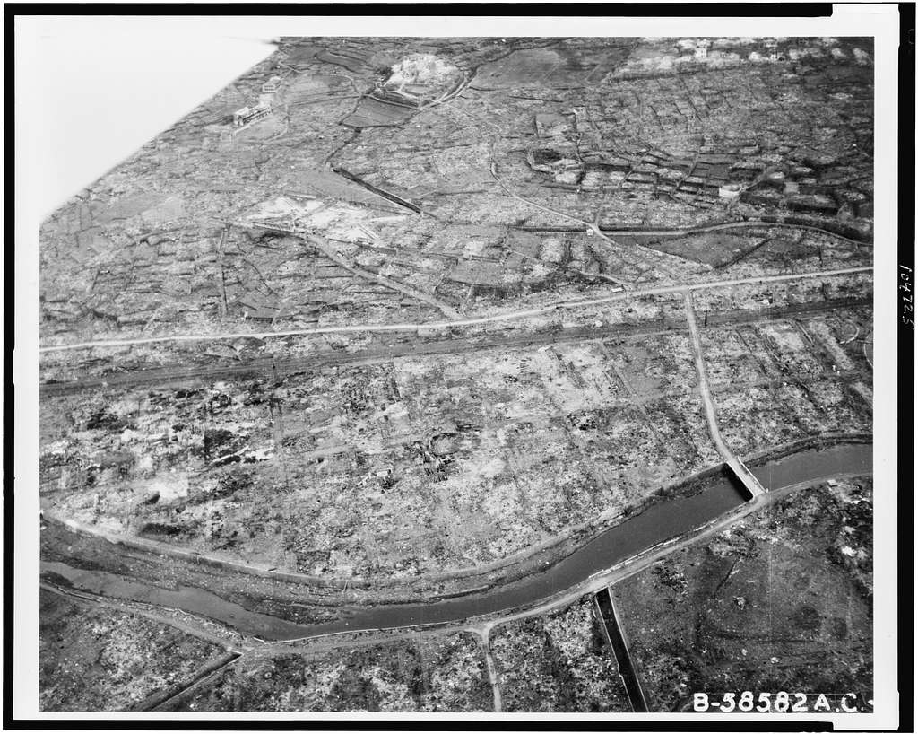 Vista aérea de Hiroshima após a explosão