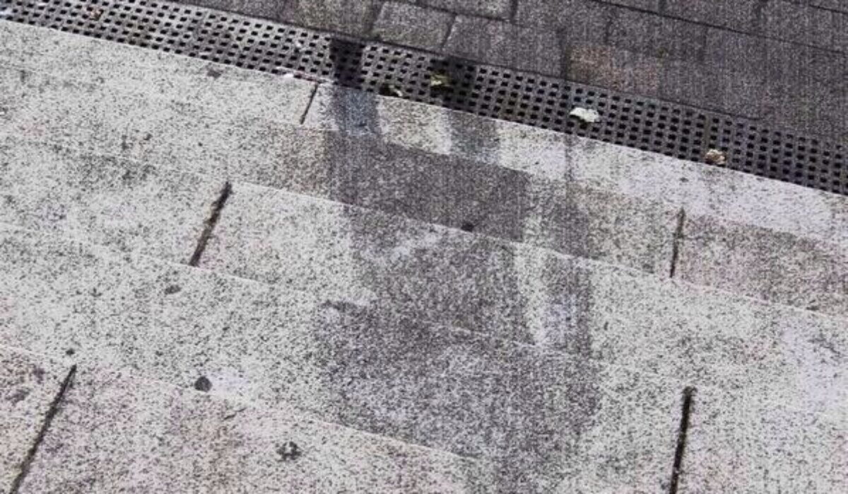 Sombra de uma pessoa criada pelo flash da explosão 